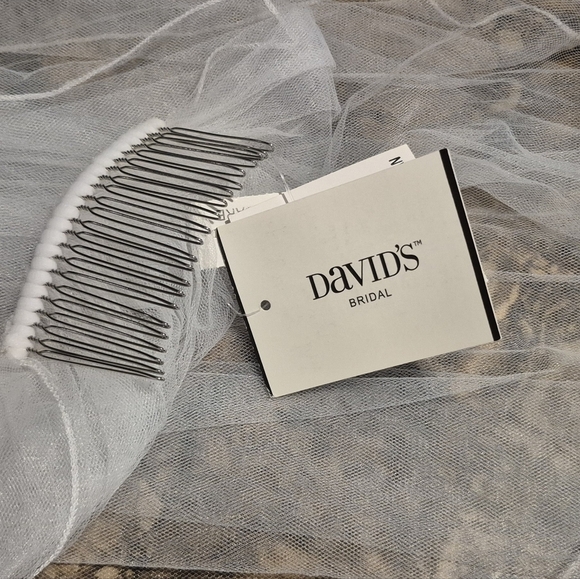 David\'s Bridal White Hair Veil
